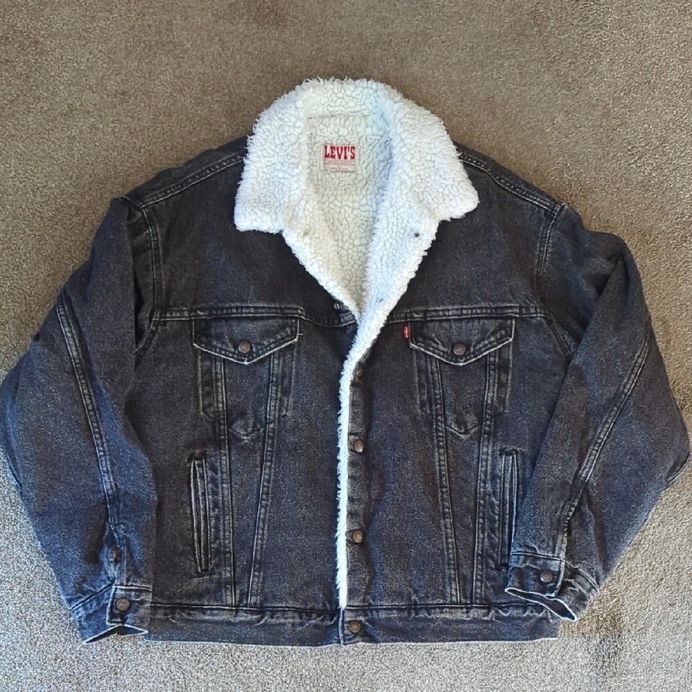 Men's Vintage 80's Levi's Black Acid Wash Denim Jacket with White Sherpa  Lining